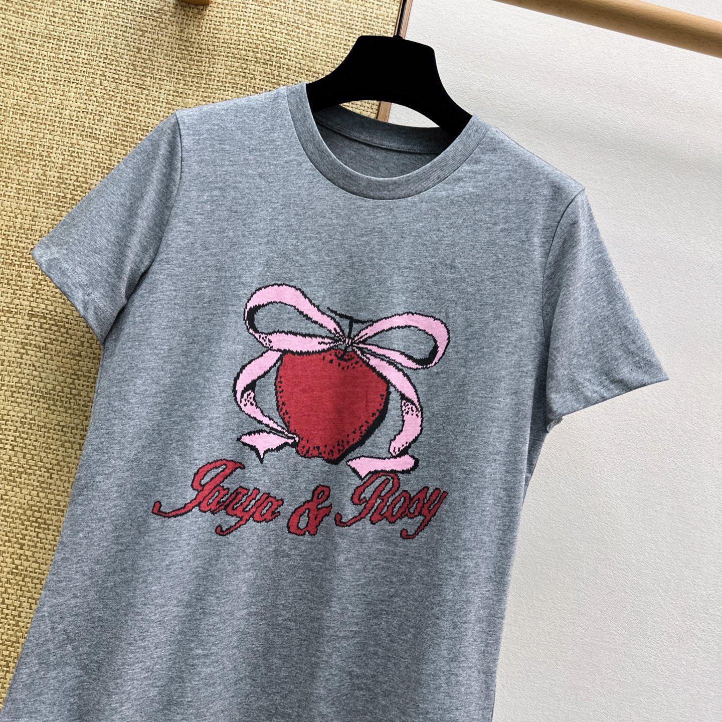 Women's short sleeves
